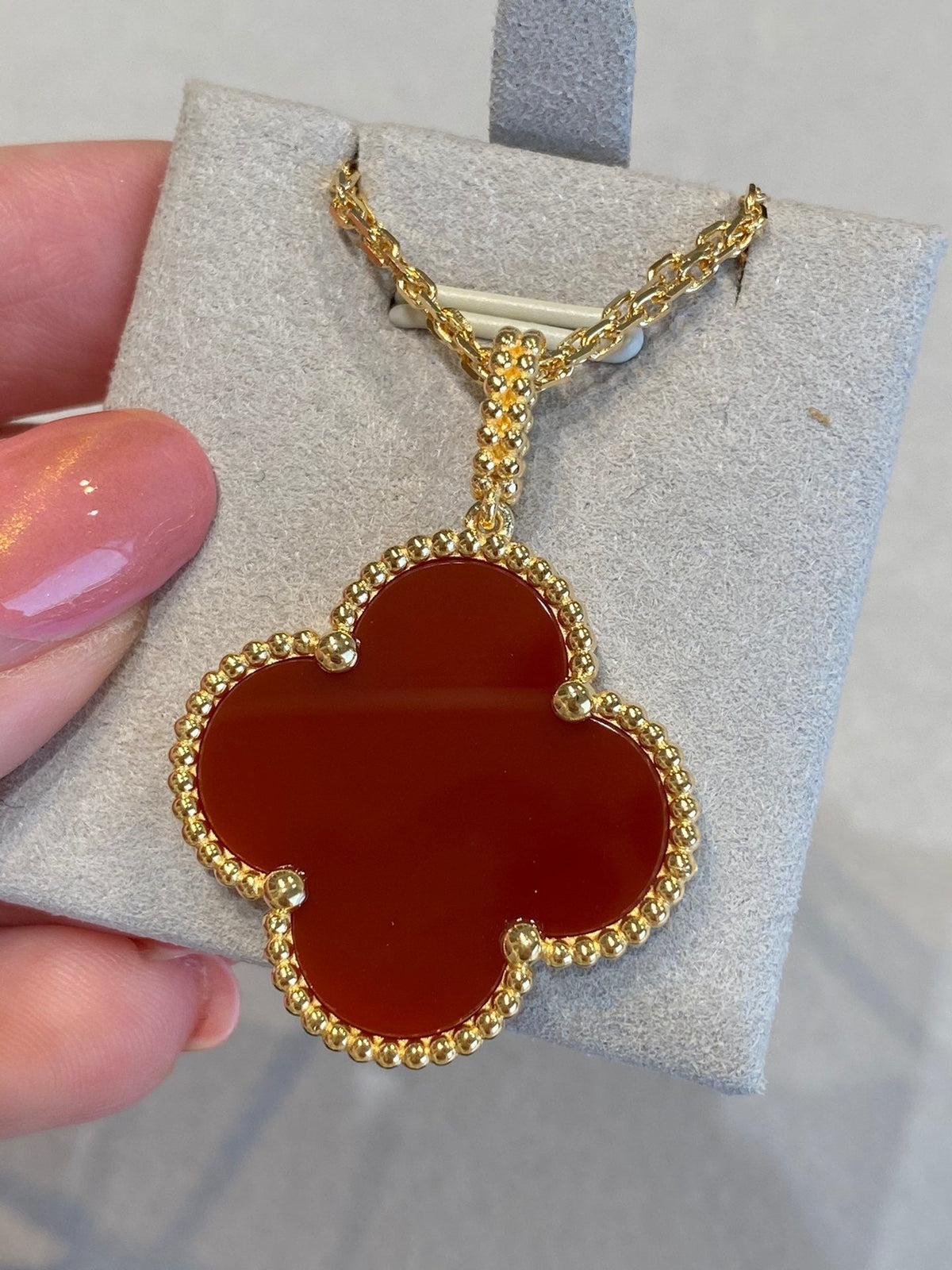 [Love Lucky]COLLIER TRÈFLE 25 MM OR CORNALINE