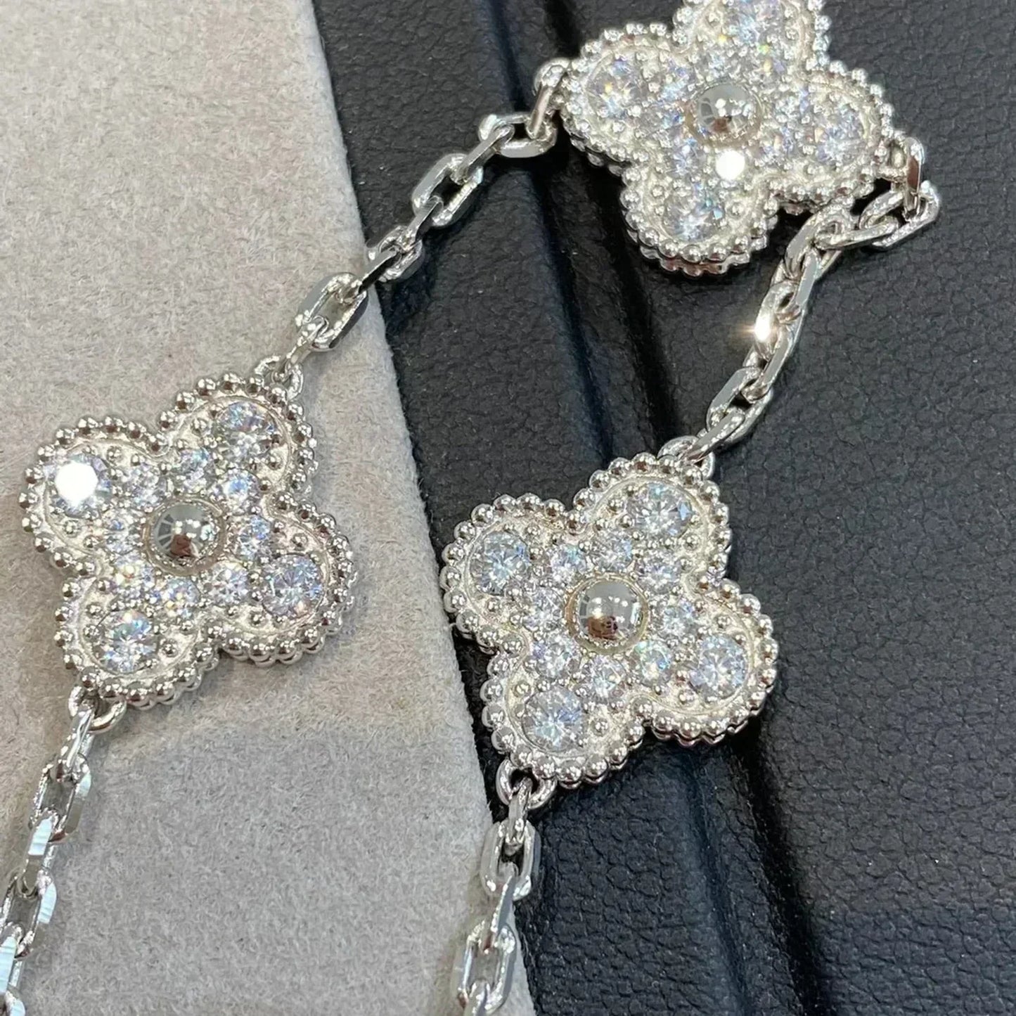 [Love Lucky] CLOVER 5 MOTIF FULL DIAMOND BRACELET COLLECTION
