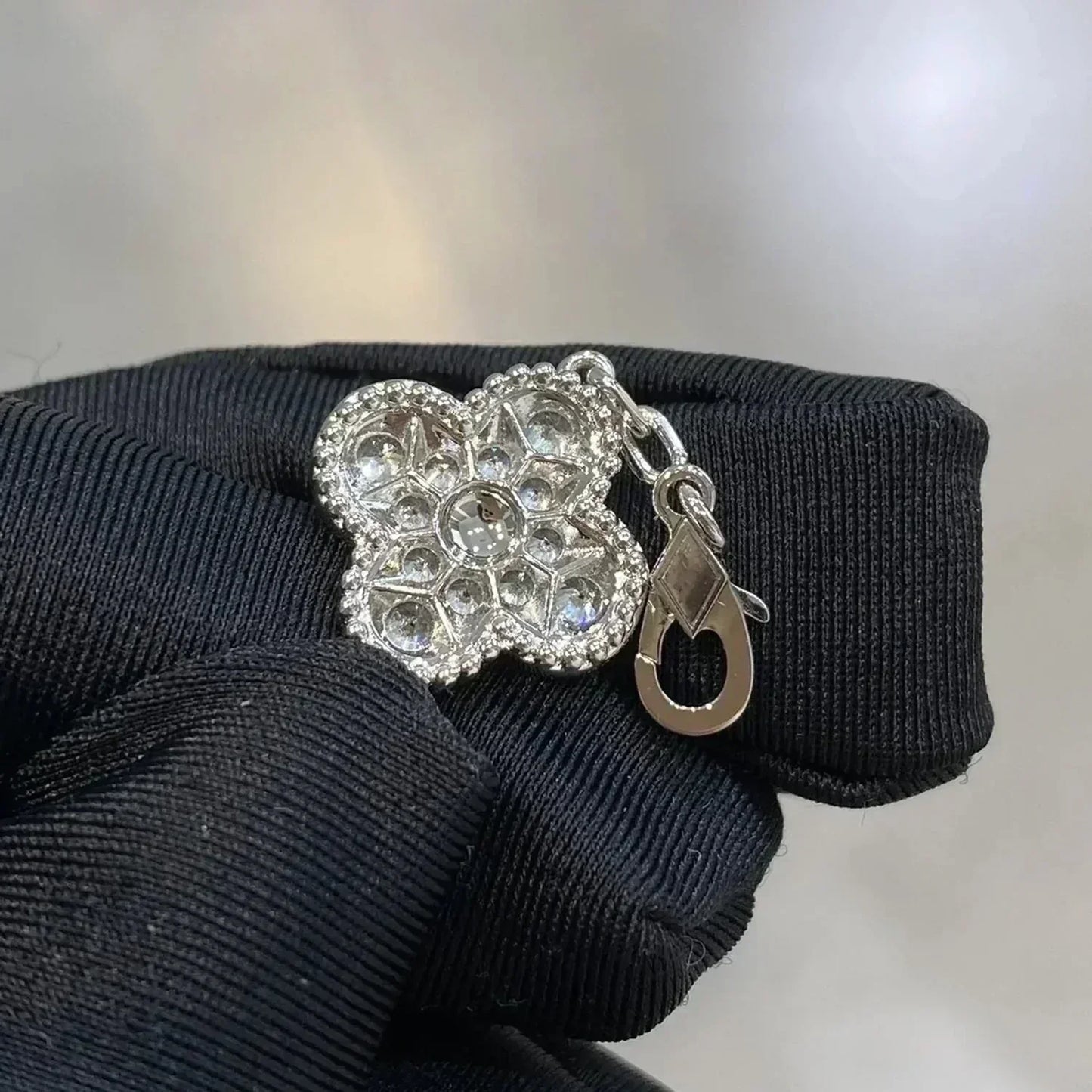 [Love Lucky] CLOVER 5 MOTIF FULL DIAMOND BRACELET COLLECTION