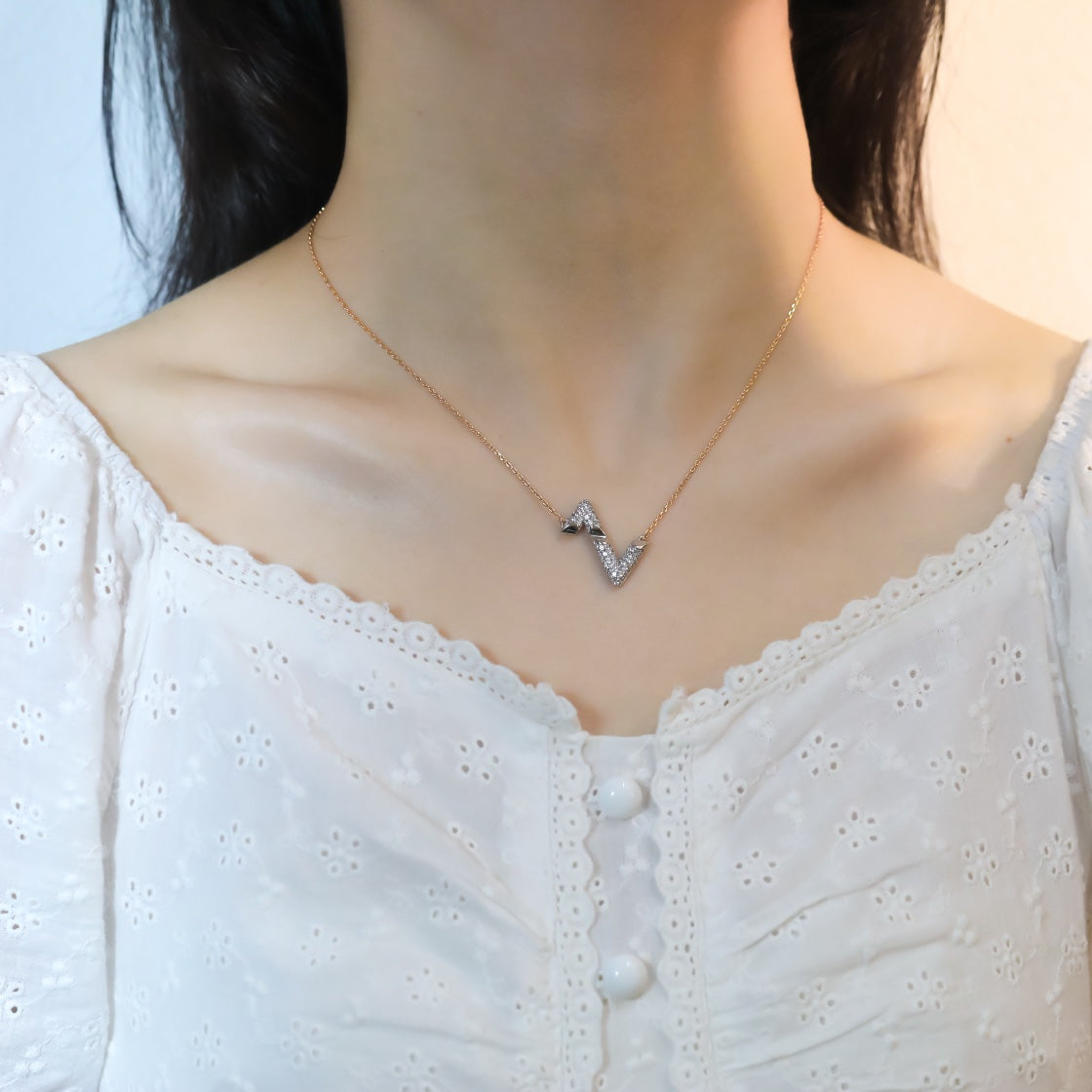 [Love Lucky]COLLAR CON DIJE DE DIAMANTE VOLT SILVER
