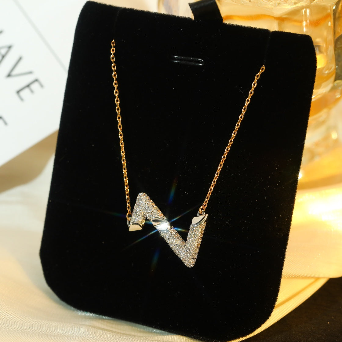 [Love Lucky]COLLAR CON DIJE DE DIAMANTE VOLT SILVER