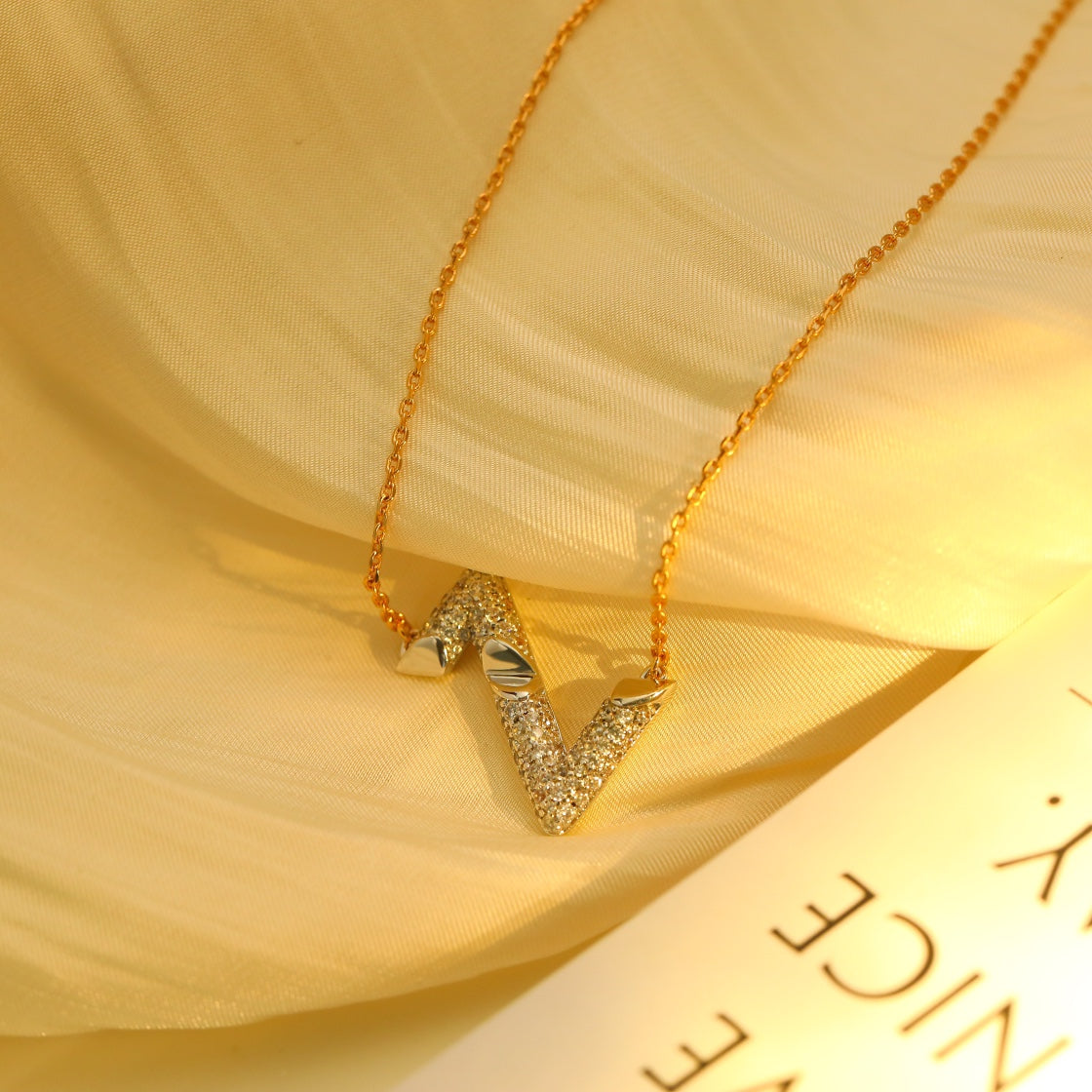 [Love Lucky]COLLAR CON DIJE DE DIAMANTE VOLT SILVER
