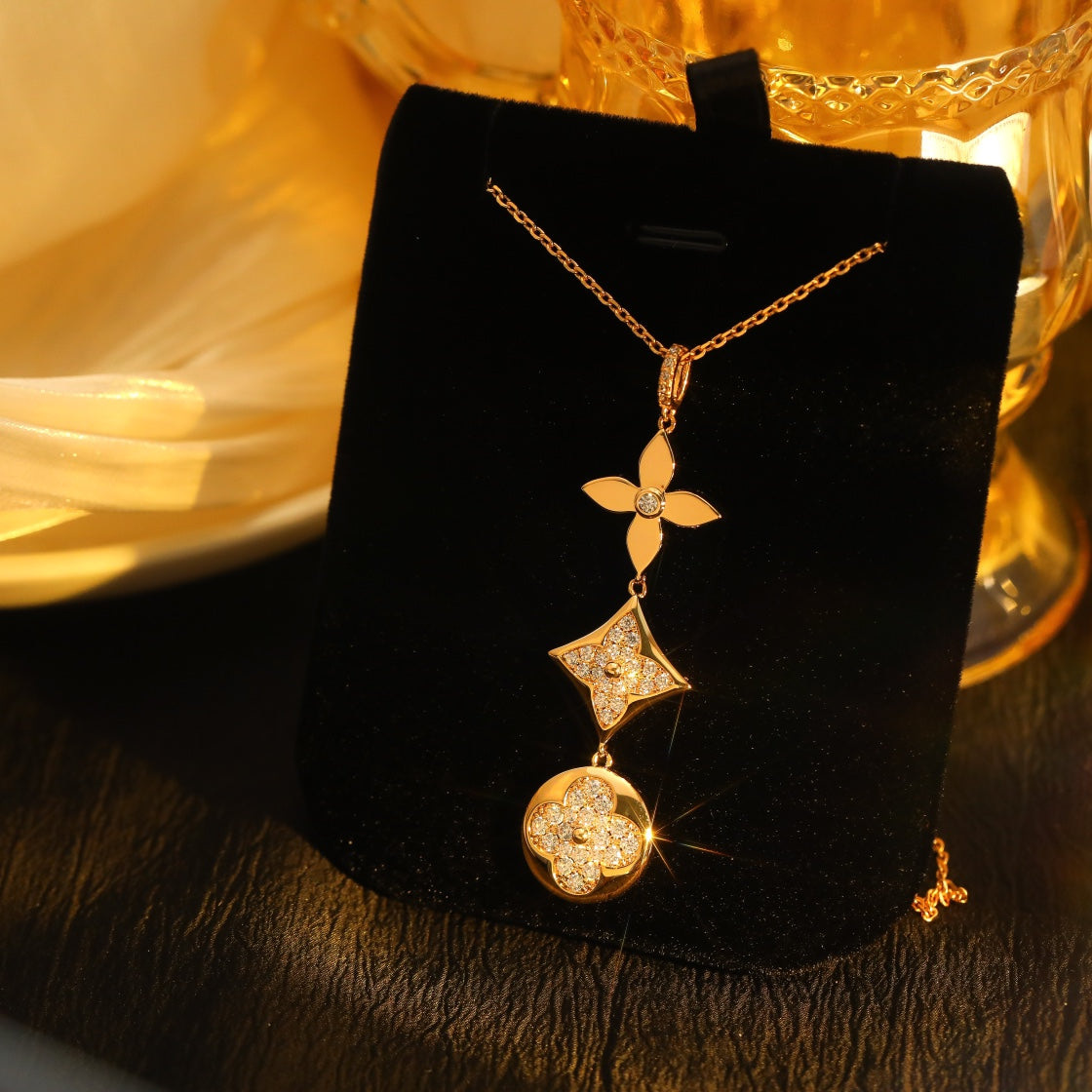[Love Lucky] COLLAR DE ORO ROSA CON DIAMANTE DE ESTRELLA Y SOL