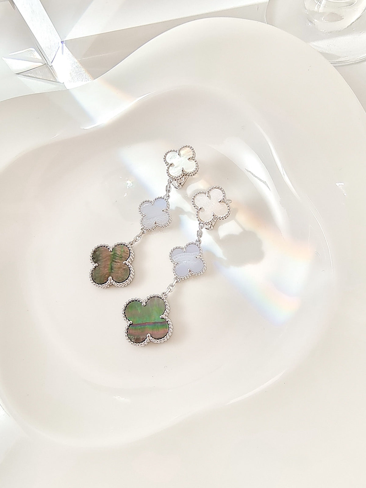 [Love Lucky]CLOVER 3 MOTIFS CHALCEDONY DARK MOP SILVER EARRINGS
