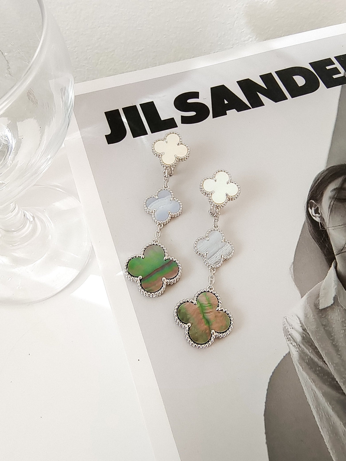 [Love Lucky]CLOVER 3 MOTIFS CHALCEDONY DARK MOP SILVER EARRINGS