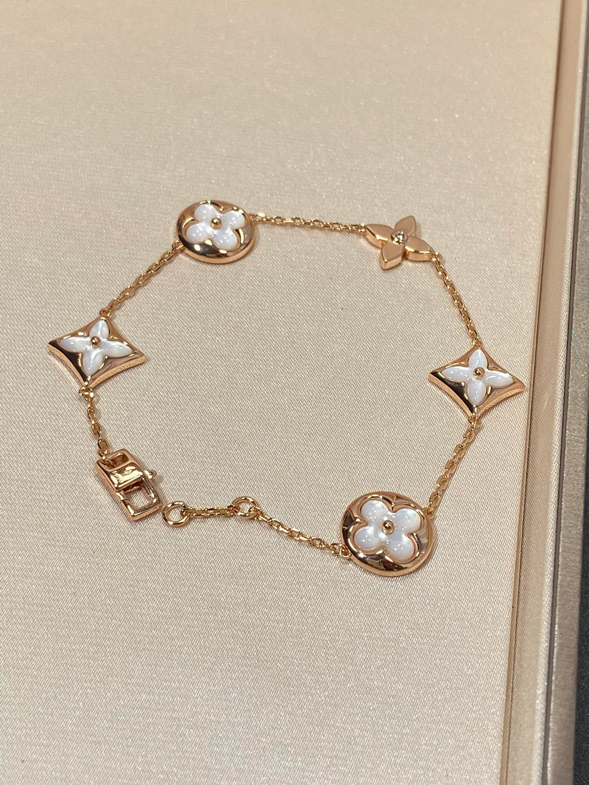 [Love Lucky]STAR AND SUN 5 MOTIF MOP PINK GOLD BRACELET