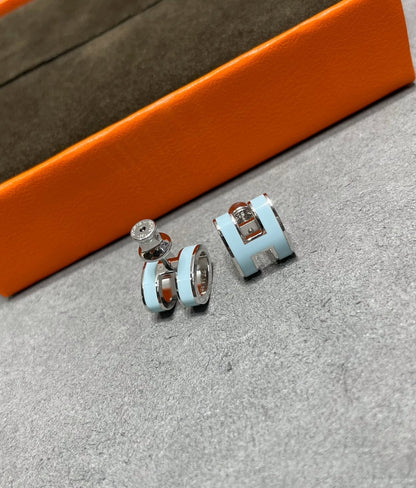 [Love Lucky]POP H SKY BLUE STUD EARRINGS