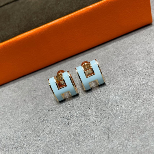 [Love Lucky]POP H SKY BLUE STUD EARRINGS