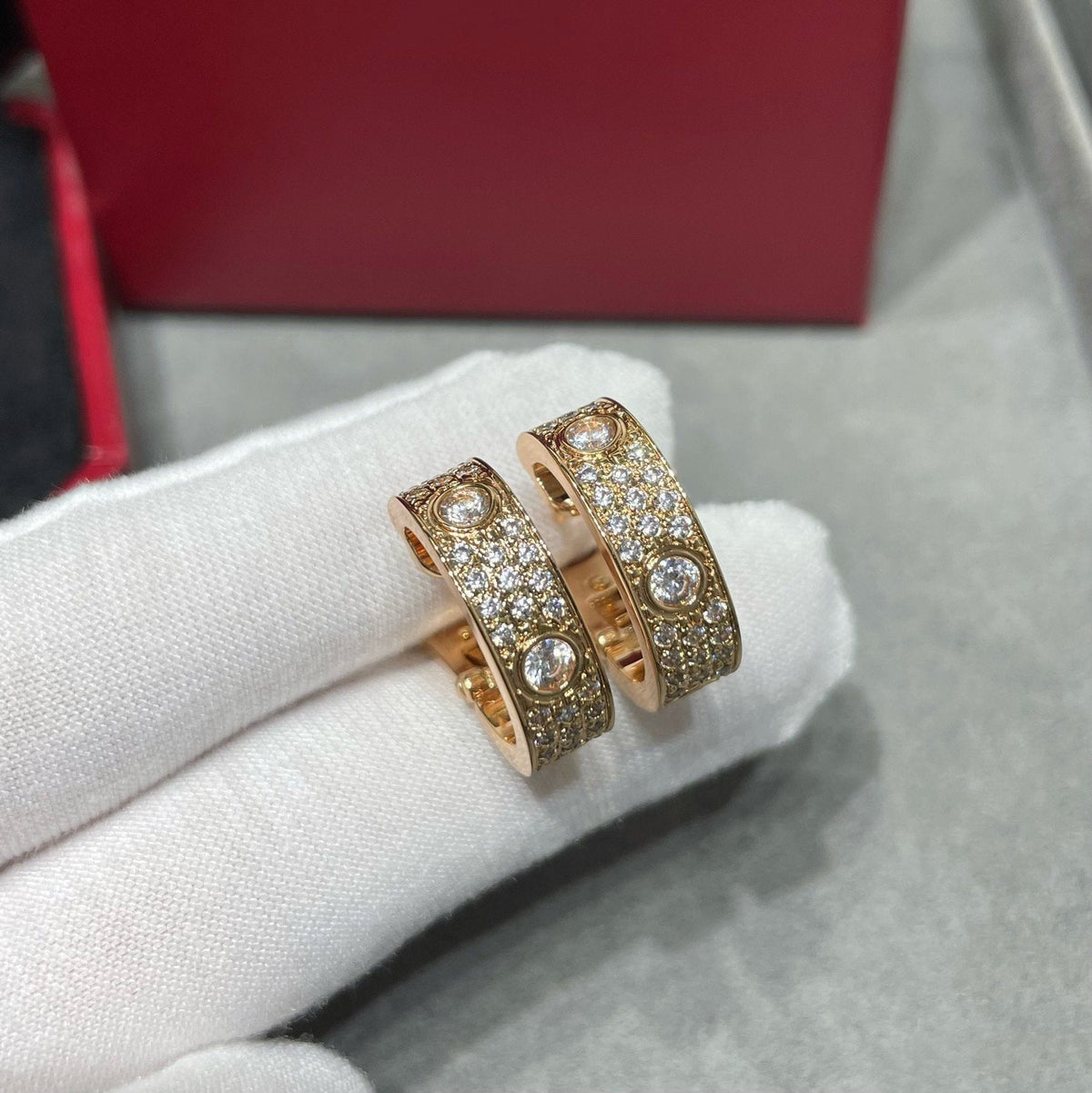 [Love Lucky]LOVE 5.5MM DIAMOND PAVED EARRINGS