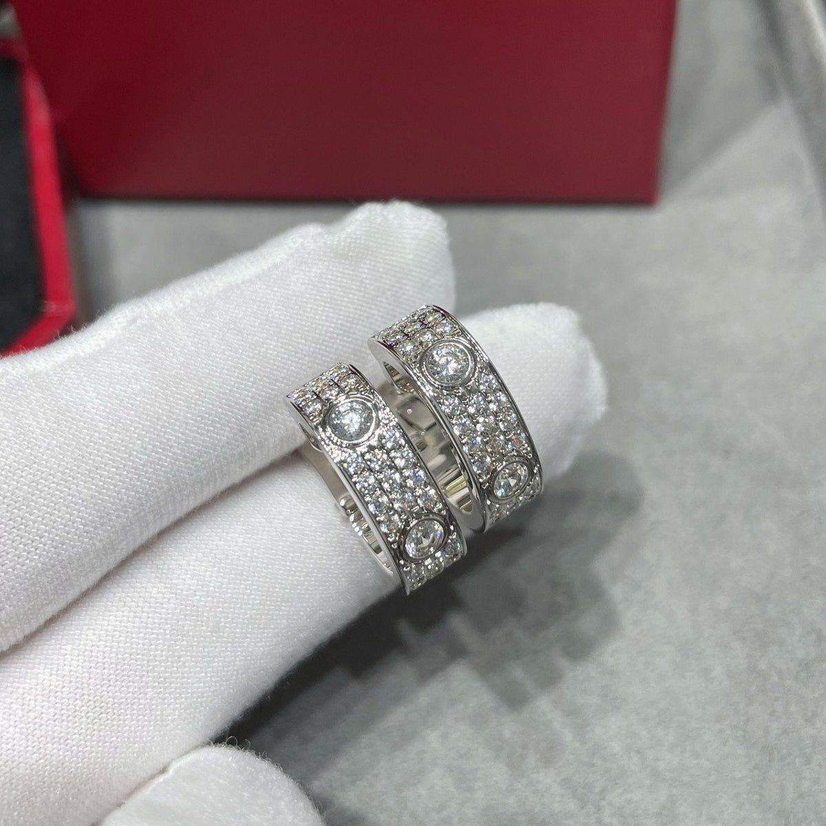 [Love Lucky]LOVE 5.5MM DIAMOND PAVED EARRINGS