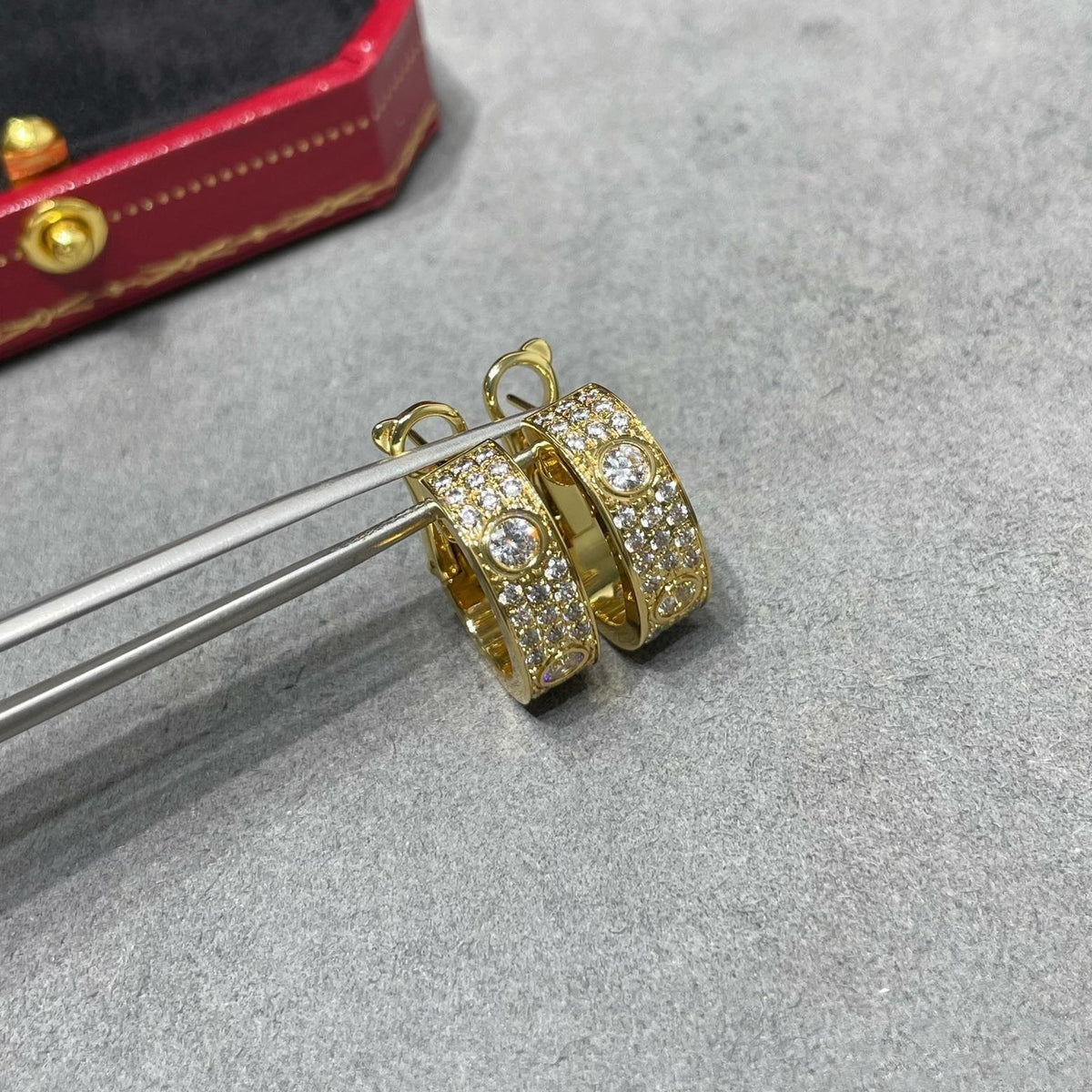 [Love Lucky]LOVE 5.5MM DIAMOND PAVED EARRINGS