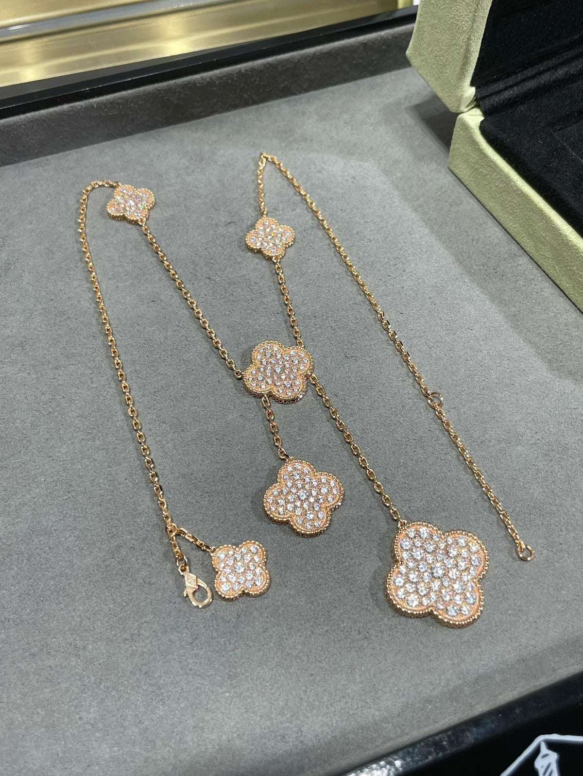 [Love Lucky]COLLANA CLOVER 6 MOTIVI CON PAVÉ DI DIAMANTI