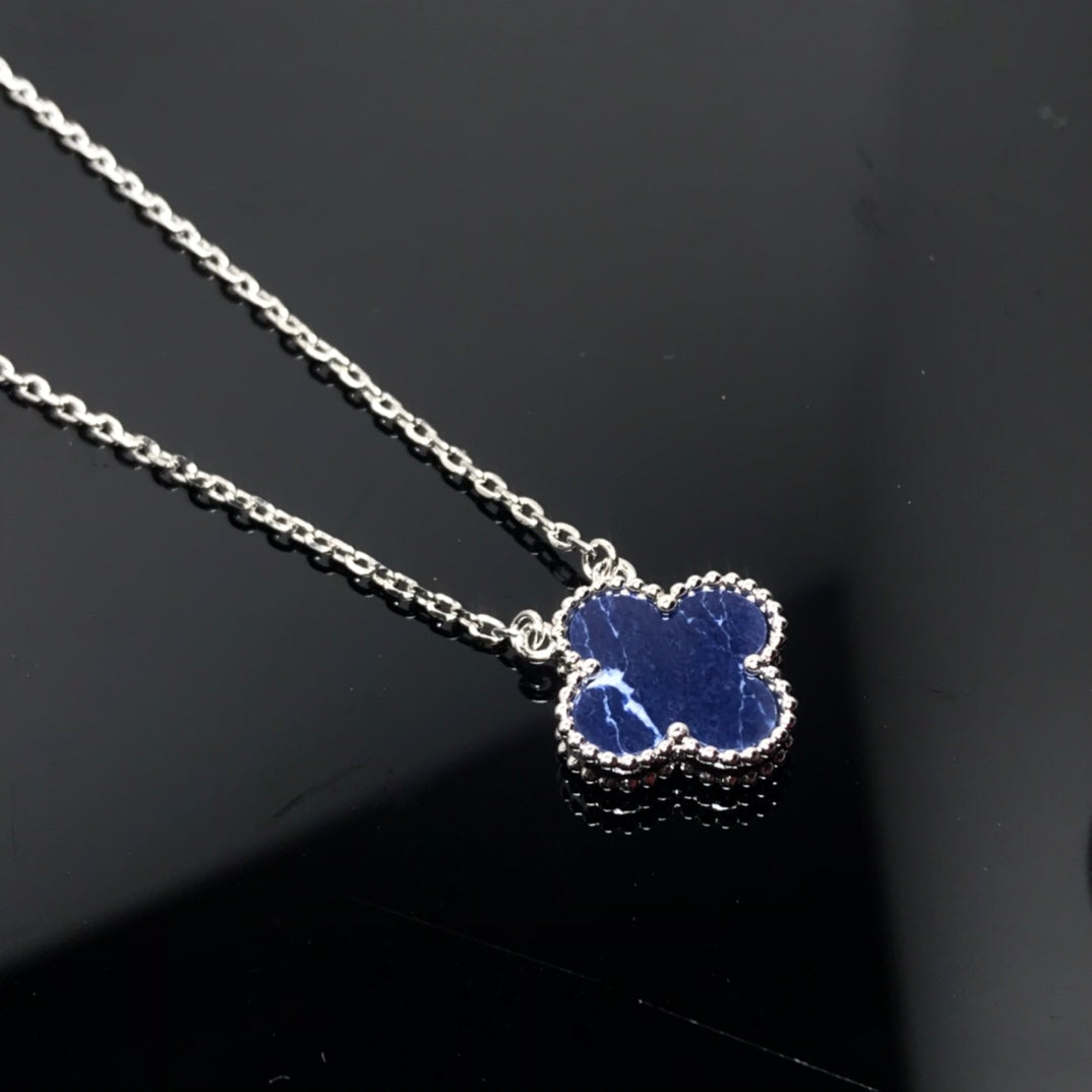 [Love Lucky]COLLANA LUNGA IN ARGENTO CON PIETRA PIETERSITE A FORMA DI TRIFOGLIO