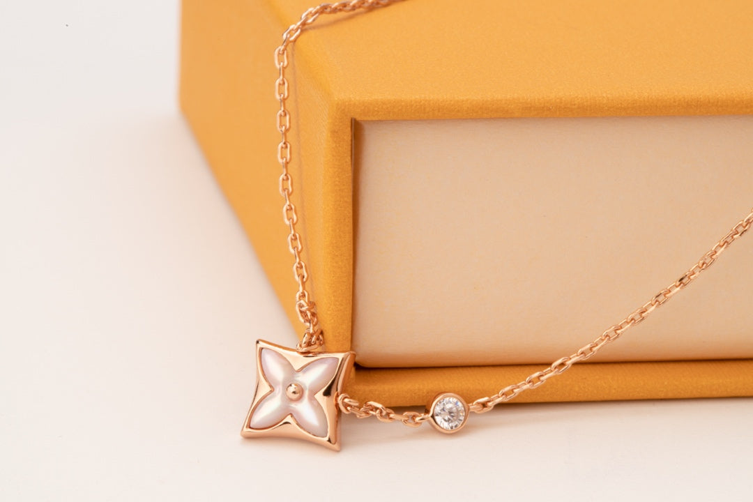 [Love Lucky]COLLAR DE ORO ROSA CON 1 DIAMANTE Y NÁCAR ROSA STAR