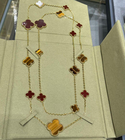 [Love Lucky] Collana in oro rosa con motivo a quadrifoglio da 16 mm in corniola e occhio di tigre