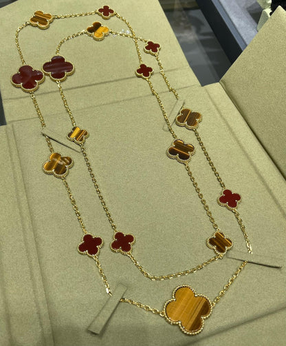 [Love Lucky] Collana in oro rosa con motivo a quadrifoglio da 16 mm in corniola e occhio di tigre