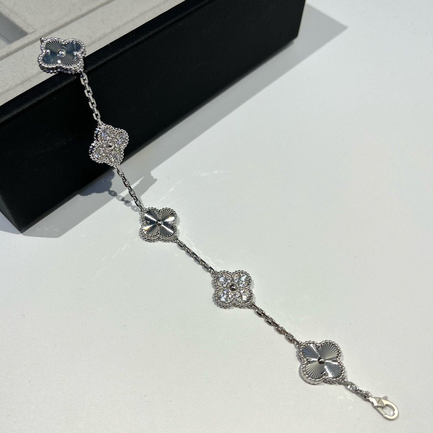 [Love Lucky] CLOVER 5 MOTIF LASER BRACELET COLLECTION