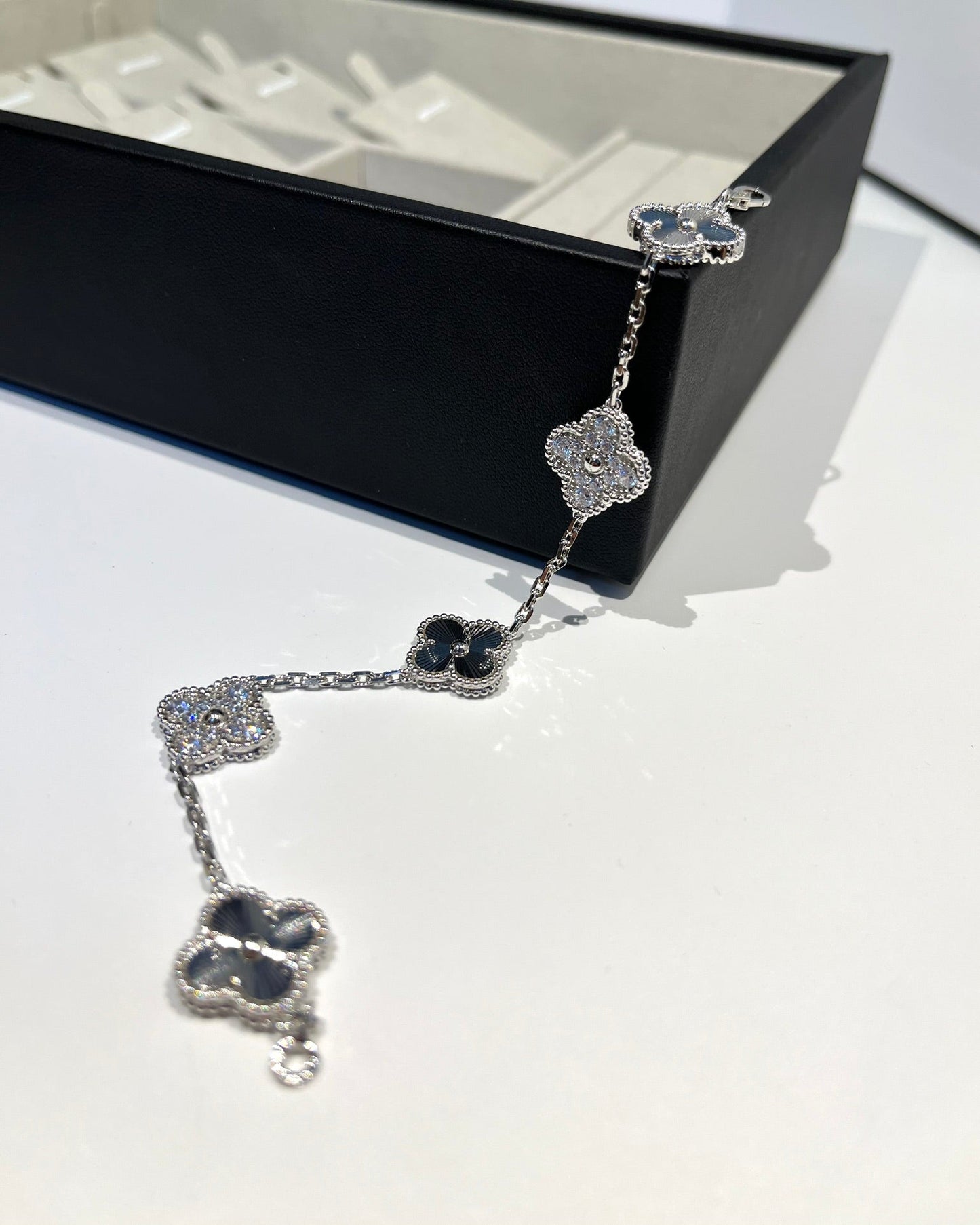 [Love Lucky] CLOVER 5 MOTIF LASER BRACELET COLLECTION