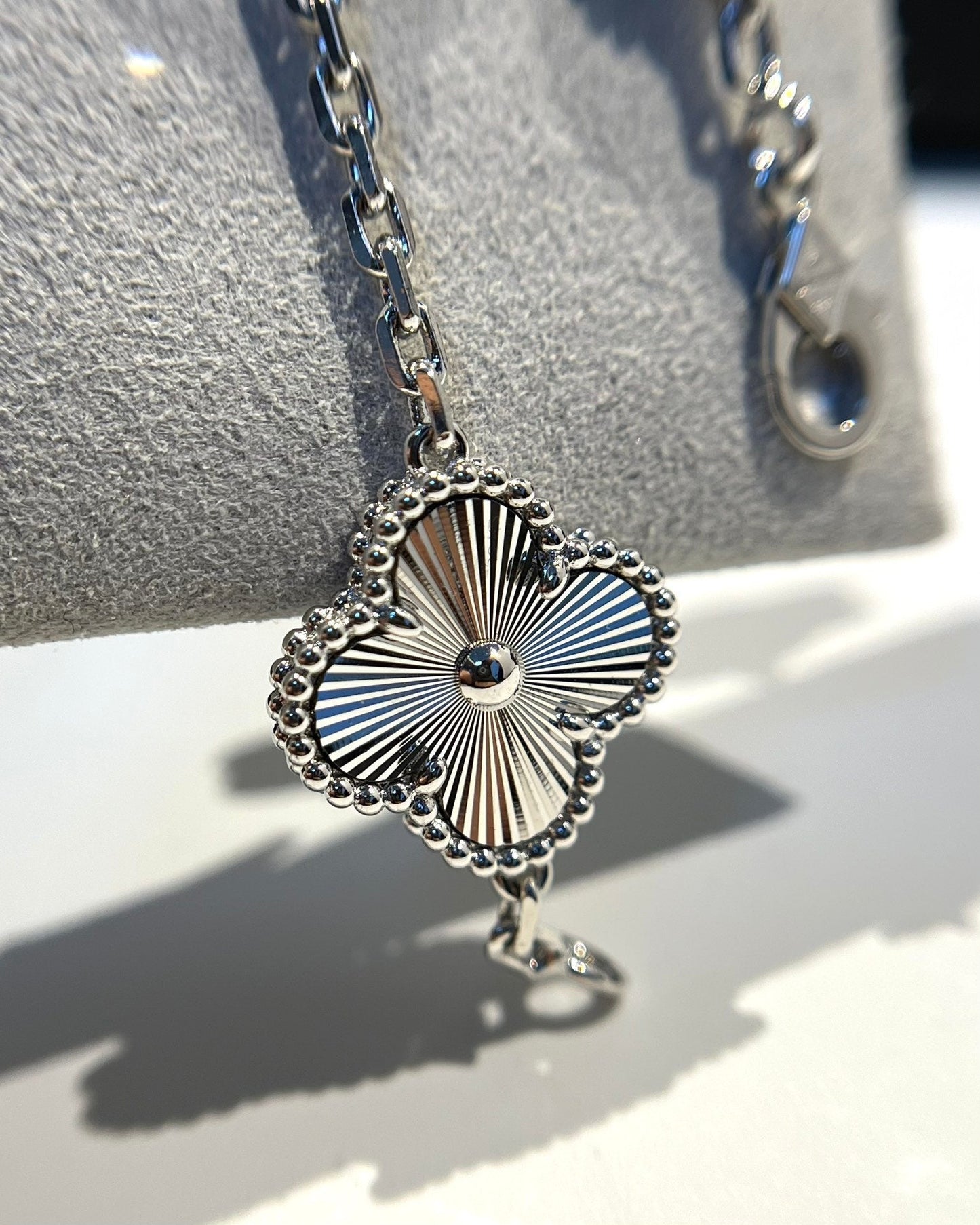 [Love Lucky] CLOVER 5 MOTIF LASER BRACELET COLLECTION