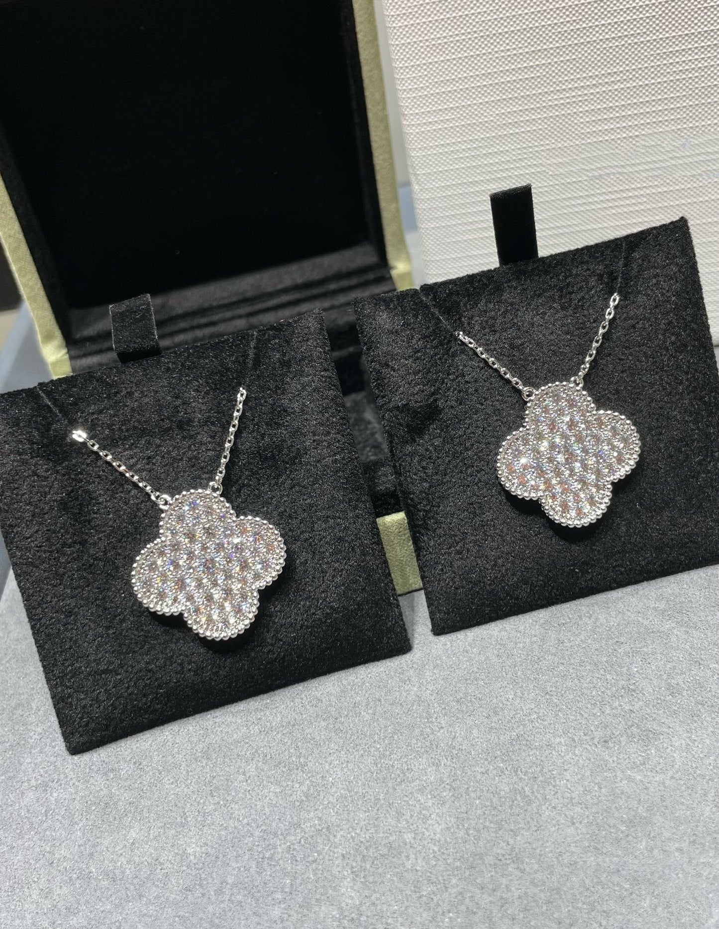 [Love Lucky]CLOVER 25MM LARGE PENDANT DIAMOND PAVED SILVER NECKLACE