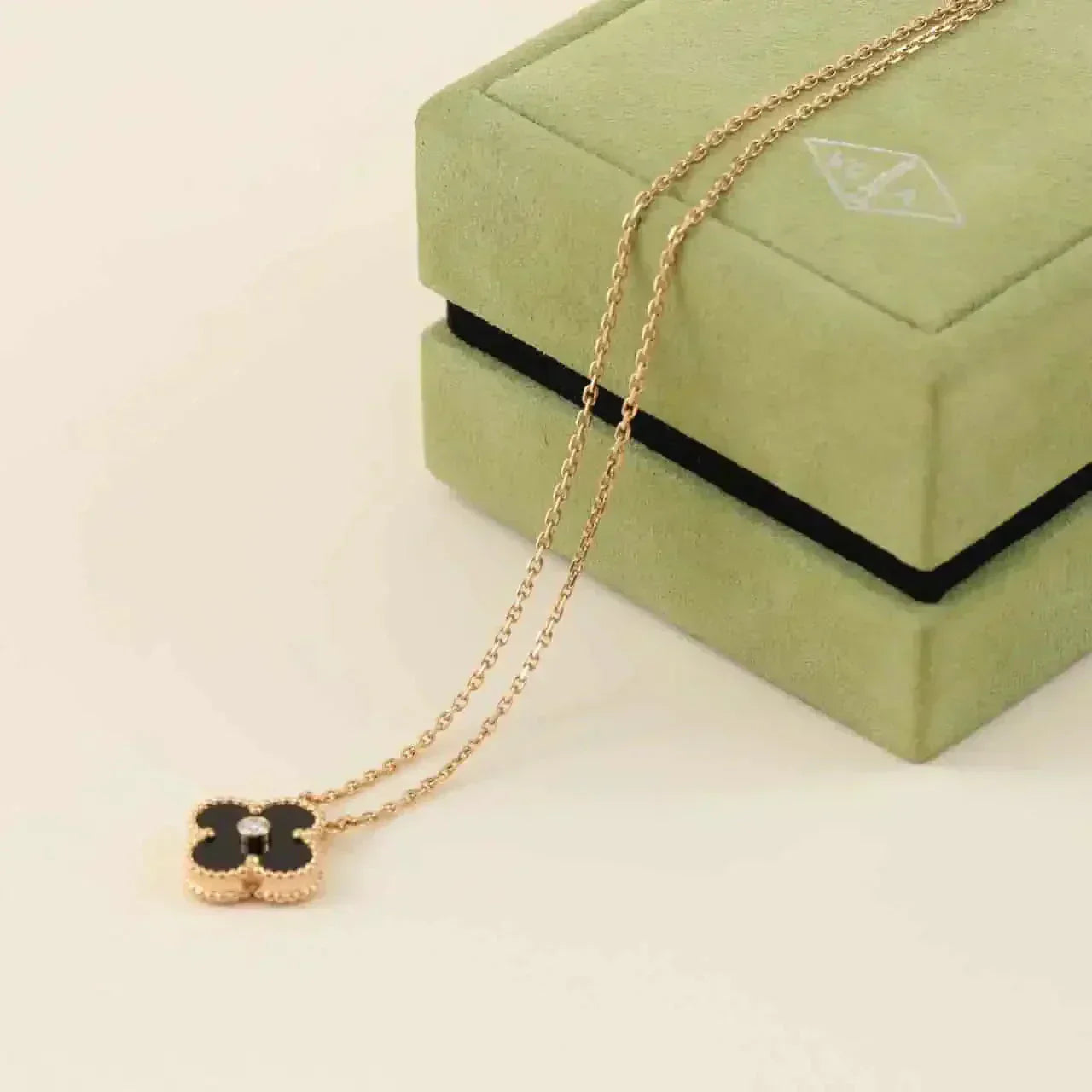 [Love Lucky]CLOVER 15MM DIAMOND ONYX NECKLACE