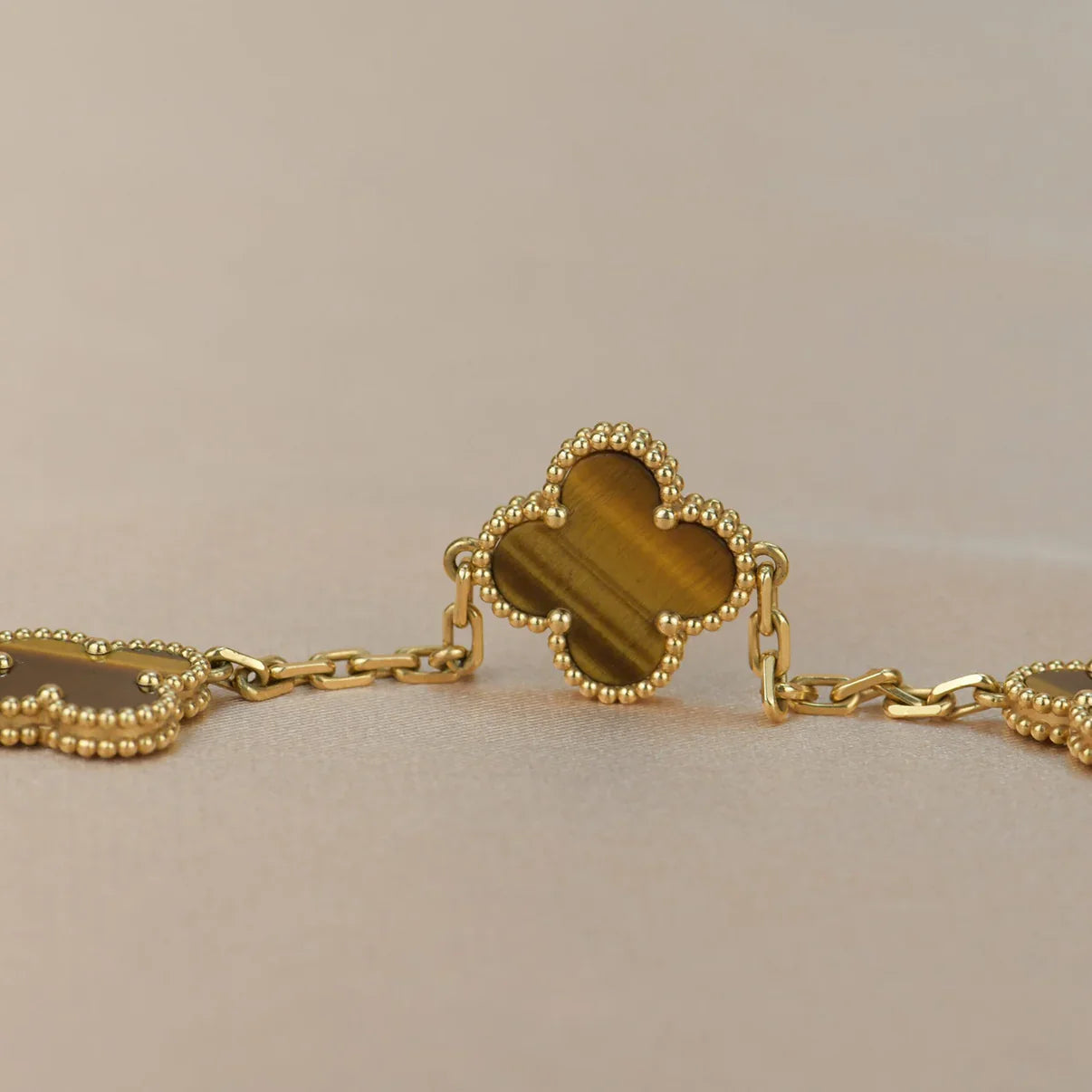 [Love Lucky] CLOVER 5 MOTIFS TIGER EYE BRACELET COLLECTION