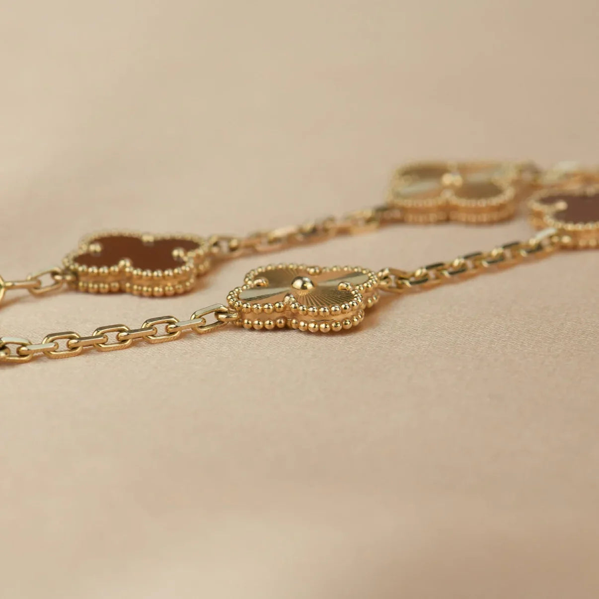 [Love Lucky] CLOVER 5 MOTIF RED CORNELIAN BRACELET COLLECTION