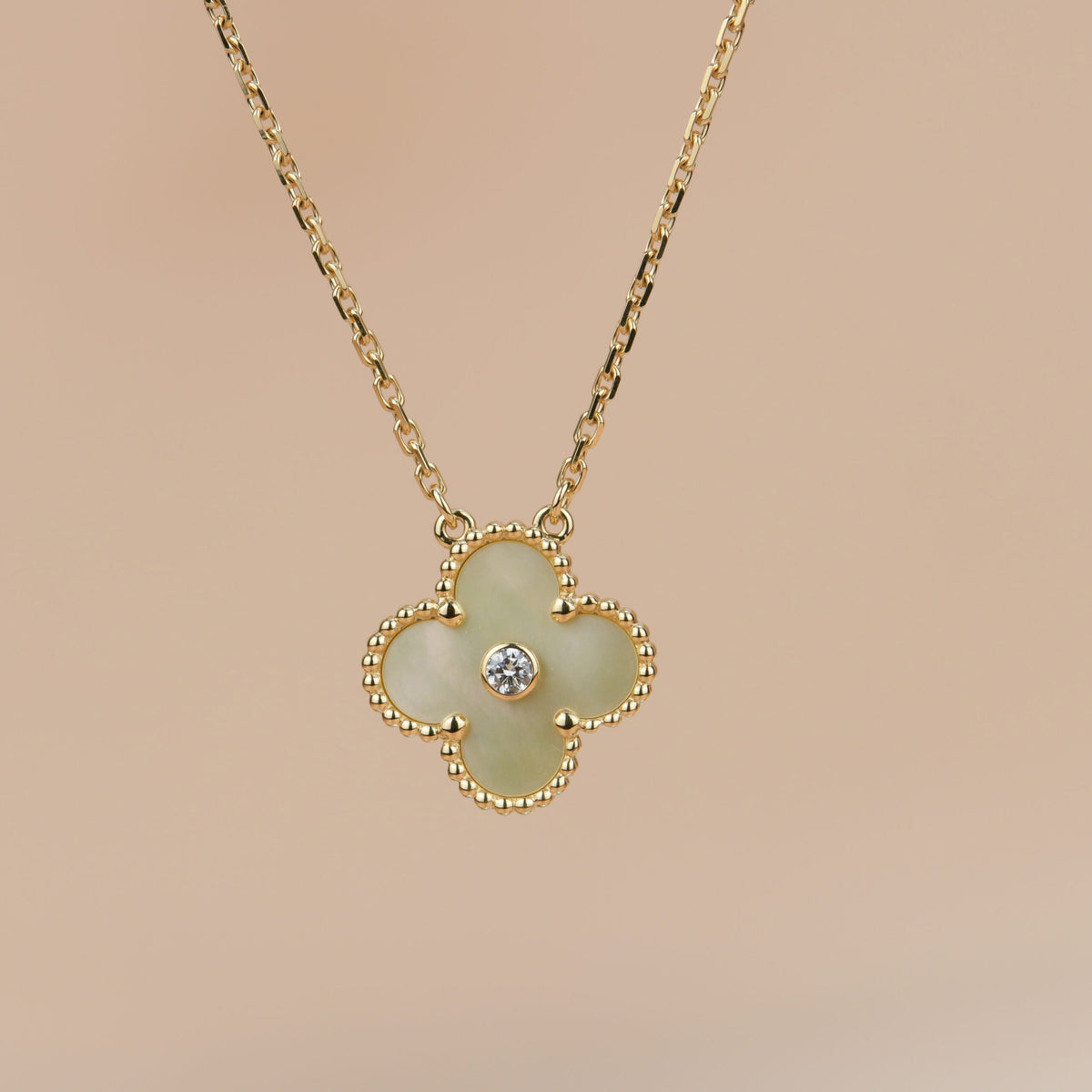 [Love Lucky]COLLAR DE NÁCAR, DIAMANTE Y ORO DE 15 MM CLOVER
