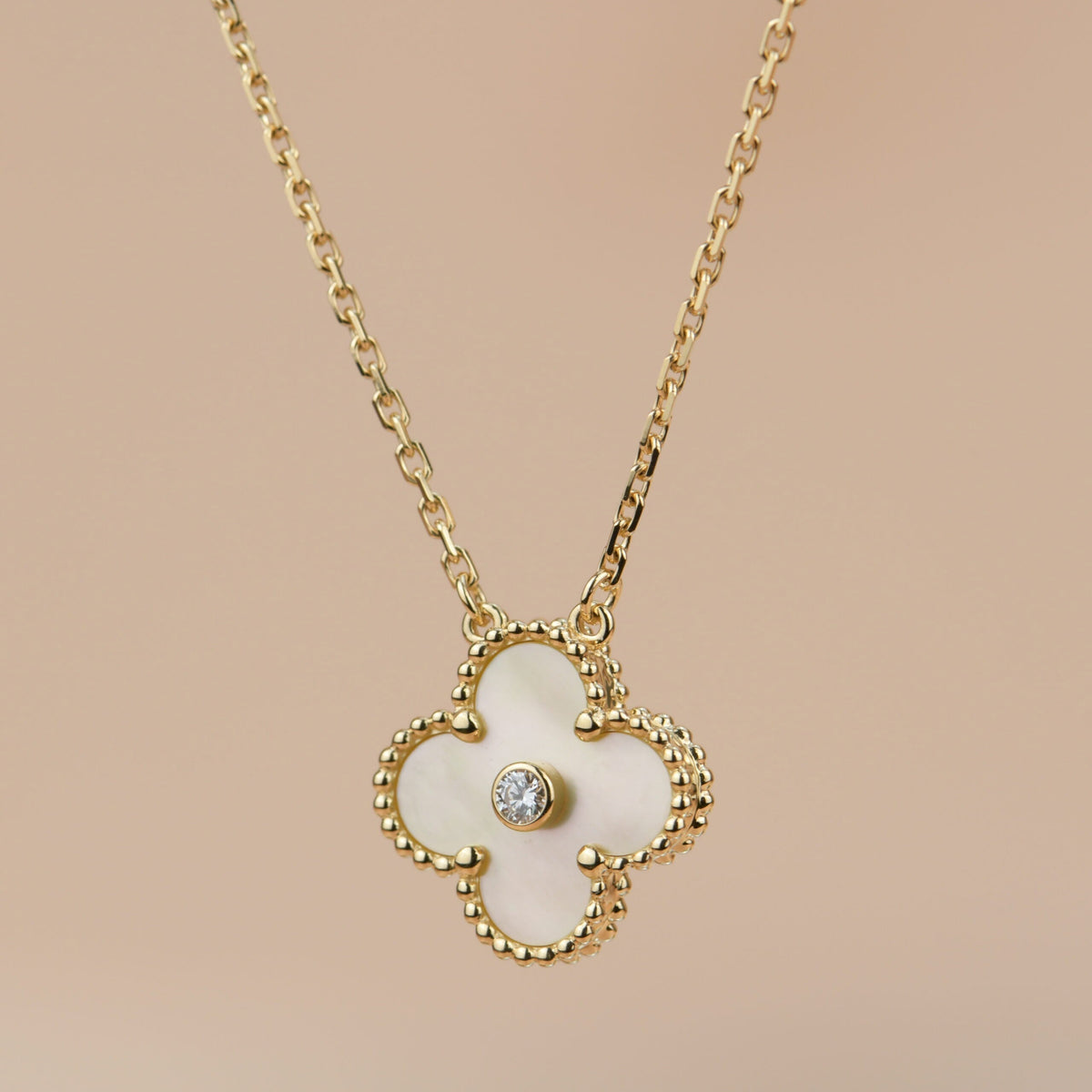 [Love Lucky]COLLAR DE NÁCAR, DIAMANTE Y ORO DE 15 MM CLOVER