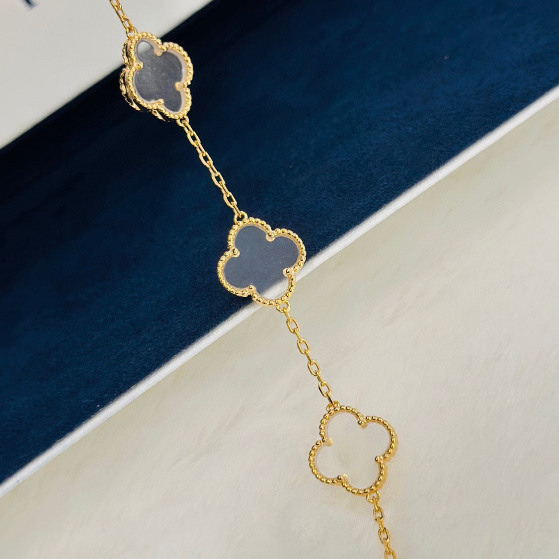 [Love Lucky]CLOVER 5 MOTIF ROCK CRYSTAL BRACELET