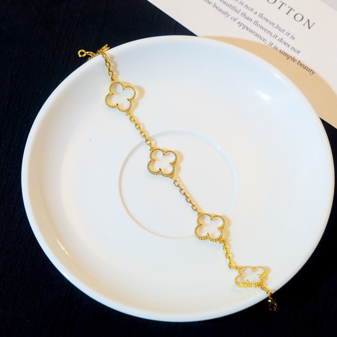 [Love Lucky] Armband aus Bergkristall mit Kleeblatt-Motiv und 5 Roségold