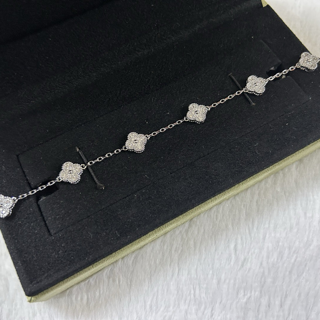 [Love Lucky]CLOVER 6 MOTIF DIAMOND BRACELET