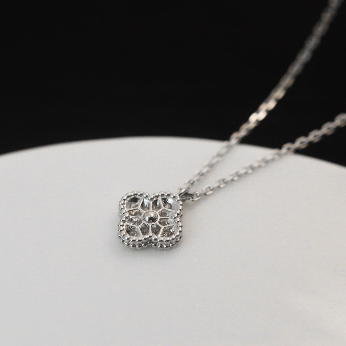 [Love Lucky]COLLAR CON COLGANTE CLOVER MINI DE 9.5 MM CON DIAMANTE