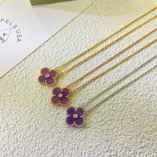 [Love Lucky] COLLAR DE TRÉBOL DE 15 MM CON DIAMANTE EN VIOLETA PÚRPURA