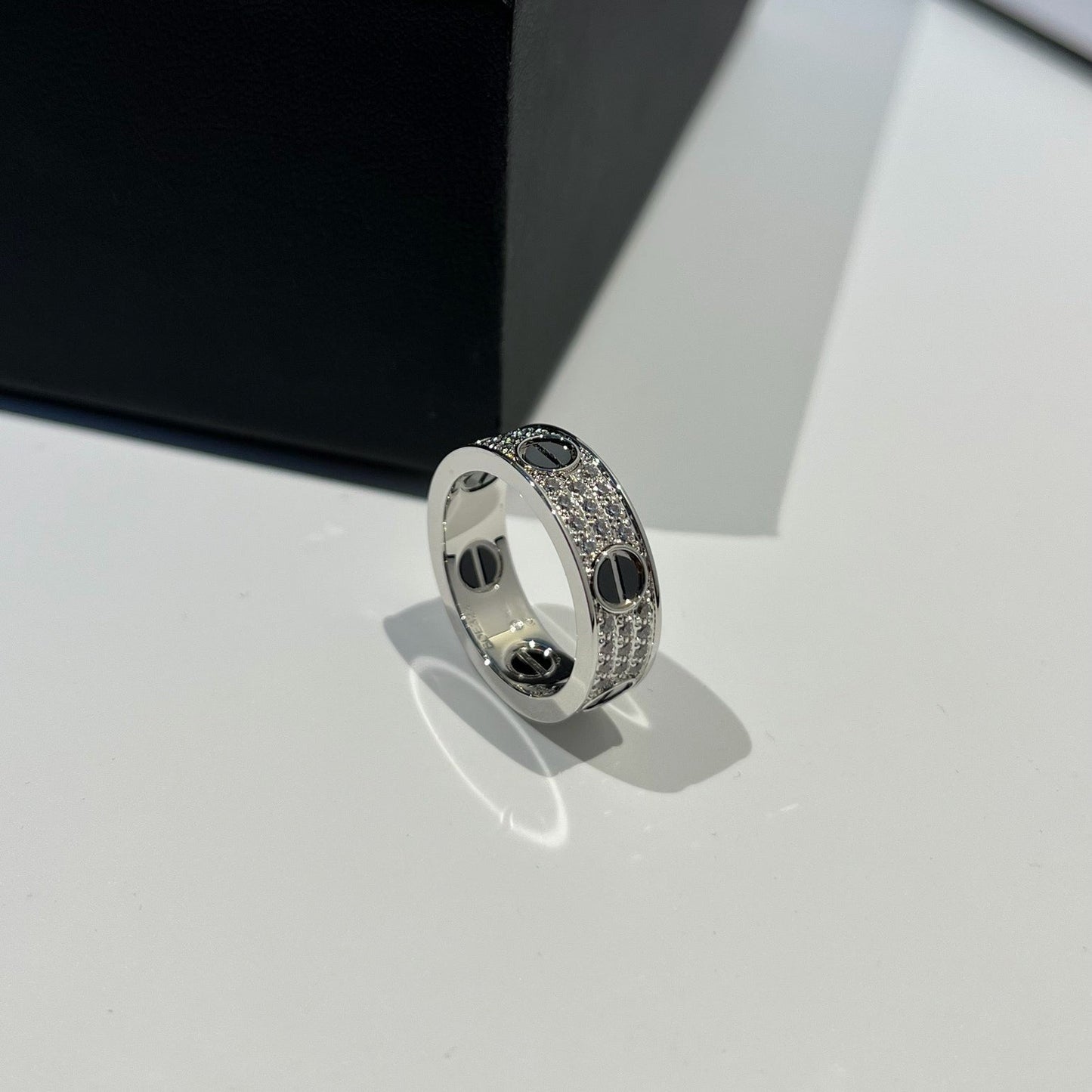[Love Lucky]LOVE RING 5.5MM DIAMONDS PAVED CERAMIC