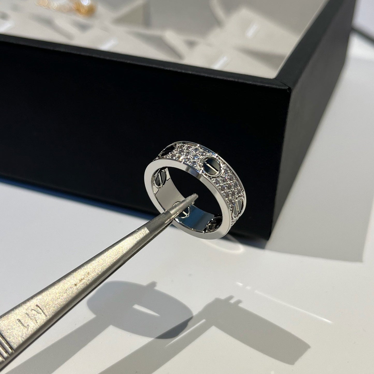 [Love Lucky]LOVE RING 5.5MM DIAMONDS PAVED CERAMIC