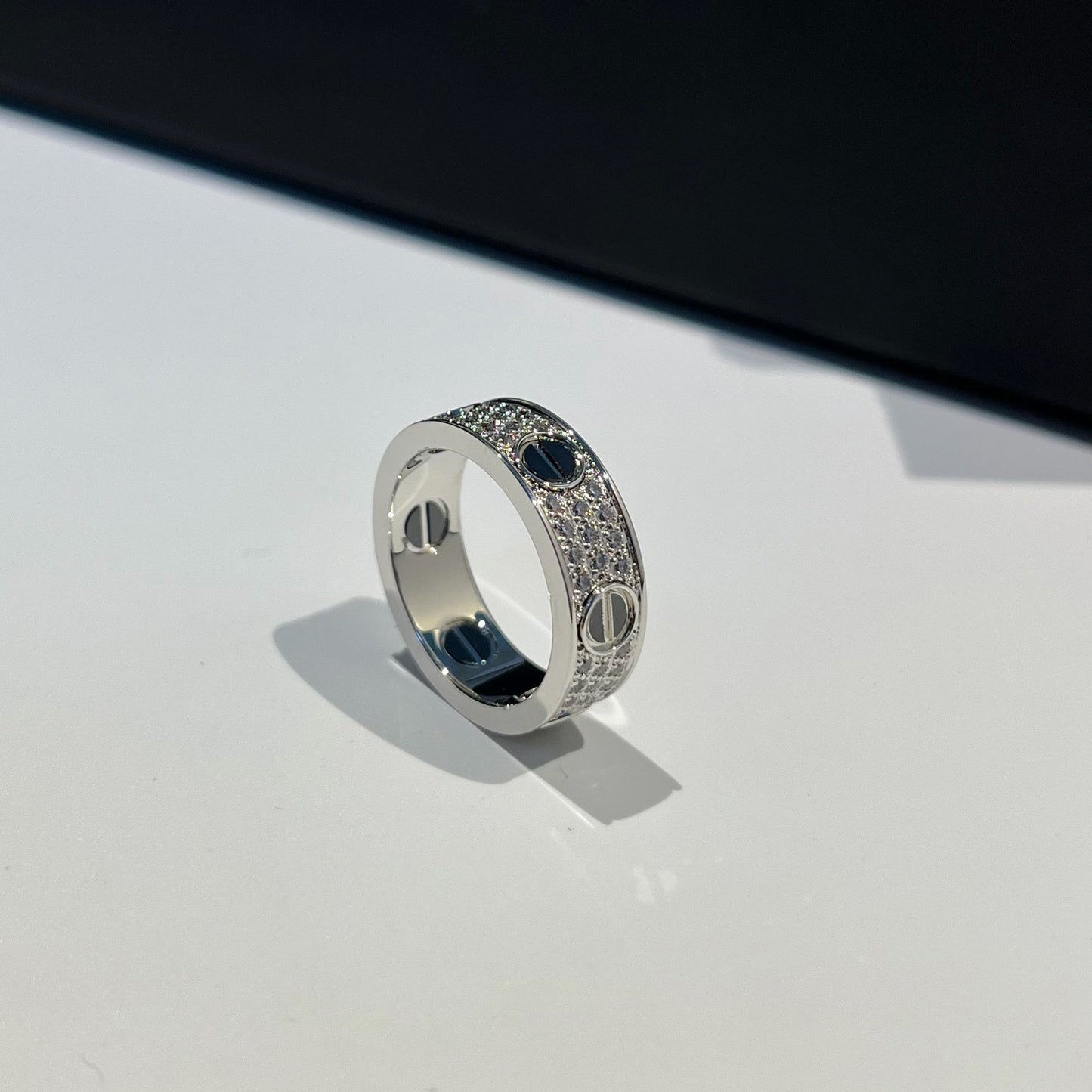[Love Lucky]LOVE RING 5.5MM DIAMONDS PAVED CERAMIC