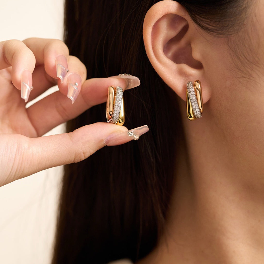 [Love Lucky]TRINITY HALF DIAMOND  CUSHION EARRINGS
