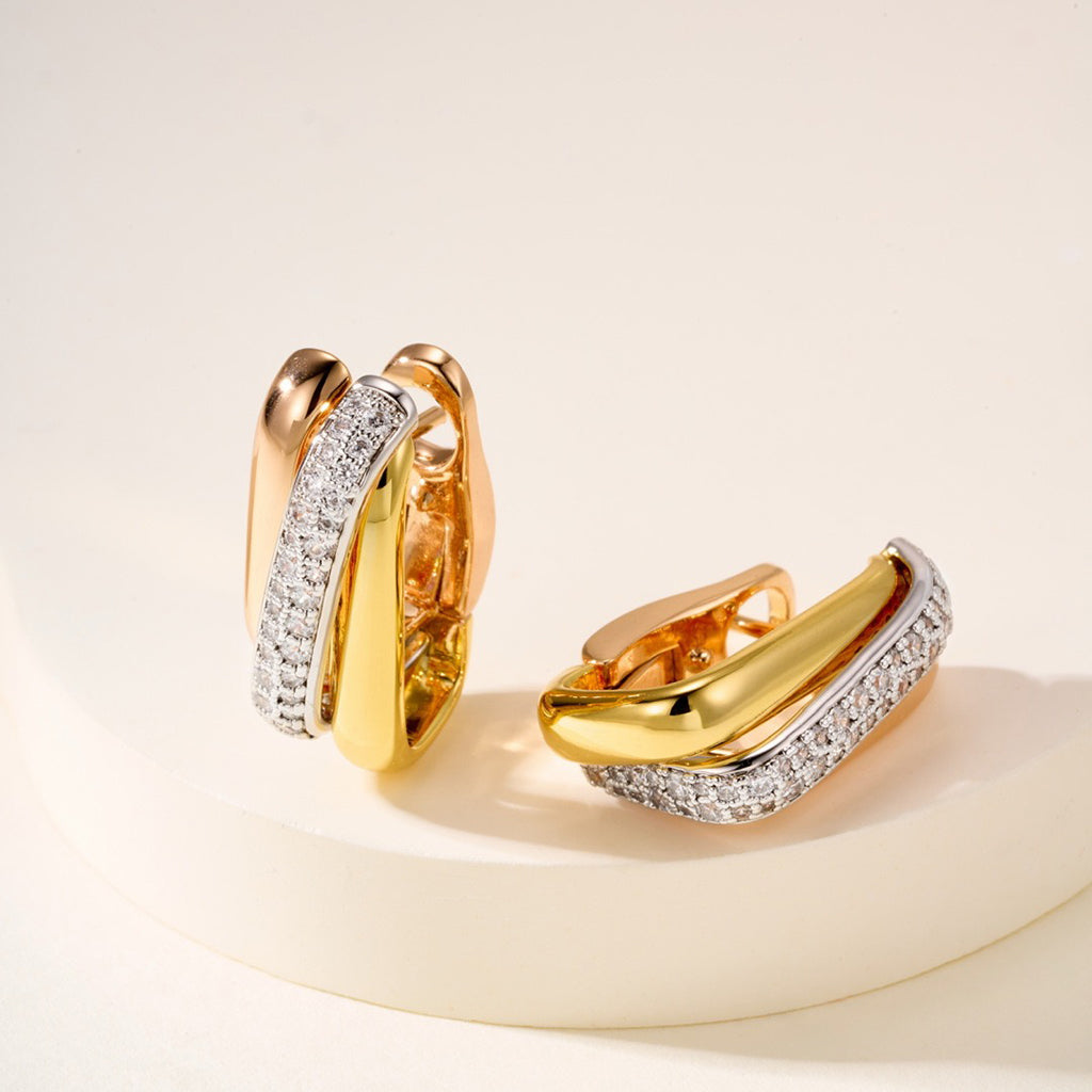 [Love Lucky]TRINITY HALF DIAMOND  CUSHION EARRINGS