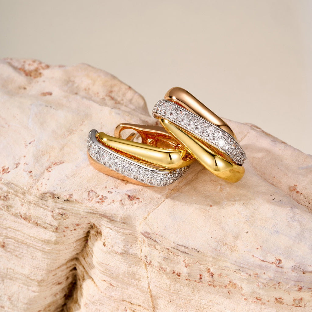 [Love Lucky]TRINITY HALF DIAMOND  CUSHION EARRINGS