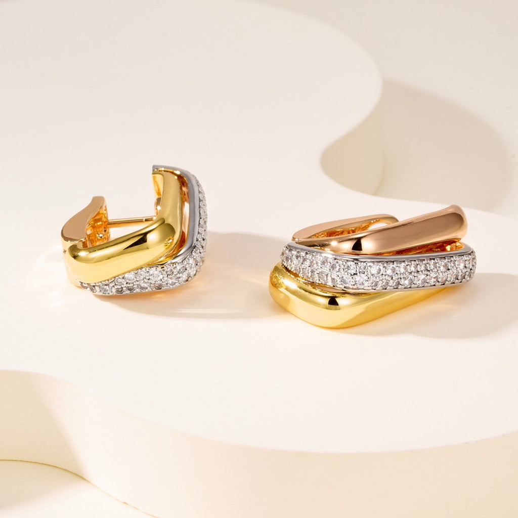 [Love Lucky]TRINITY HALF DIAMOND  CUSHION EARRINGS