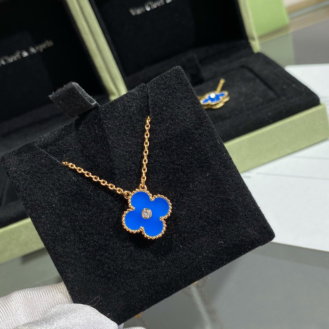 [Love Lucky]COLLAR DE TRÉBOL DE 15 MM CON DIAMANTE Y ÁGATA AZUL