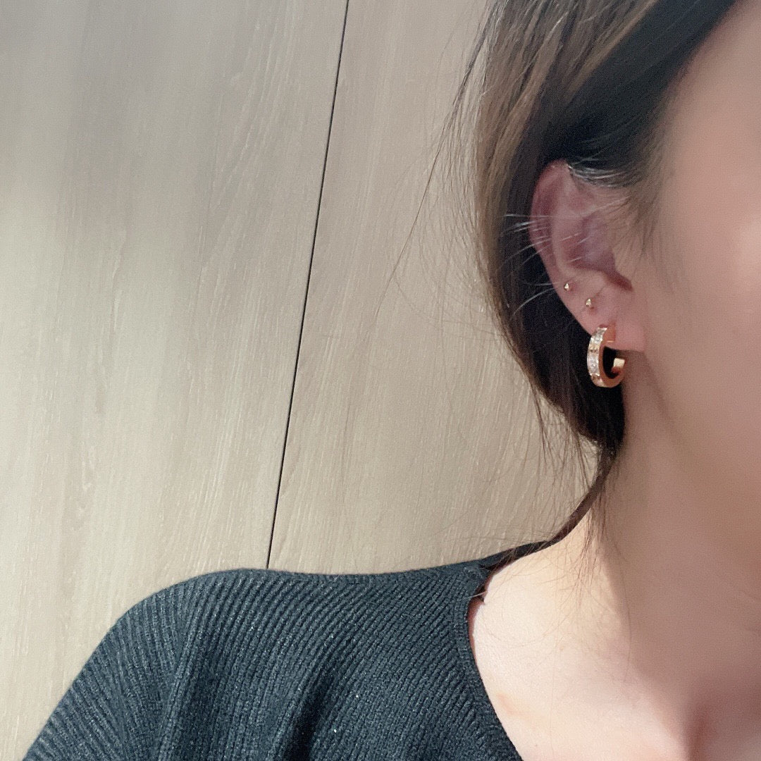[Love Lucky]LOVE 5.5MM DIAMOND PAVED EARRINGS