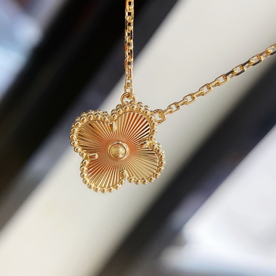 [Love Lucky]CLOVER 15MM LASER NECKLACE
