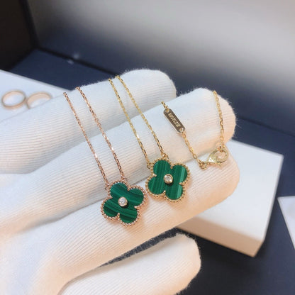 {"Love Lucky": "COLLIER TRÈFLE 15MM DIAMANT TURQUOISE"}