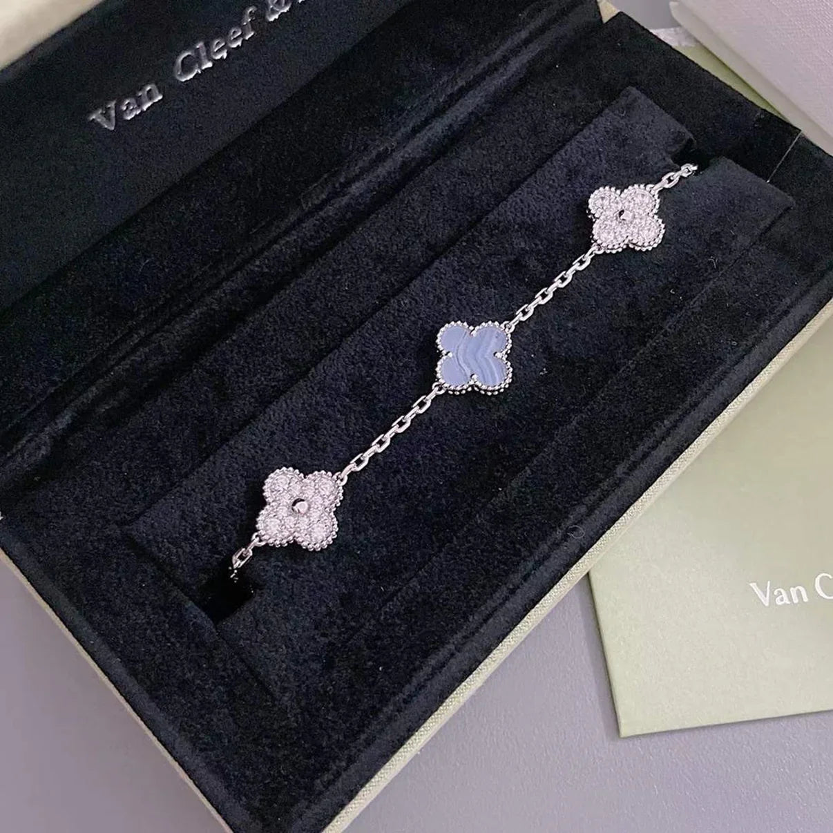 [Love Lucky] CLOVER 5 MOTIF PURPLE CHALCEDONY BRACELET COLLECTION