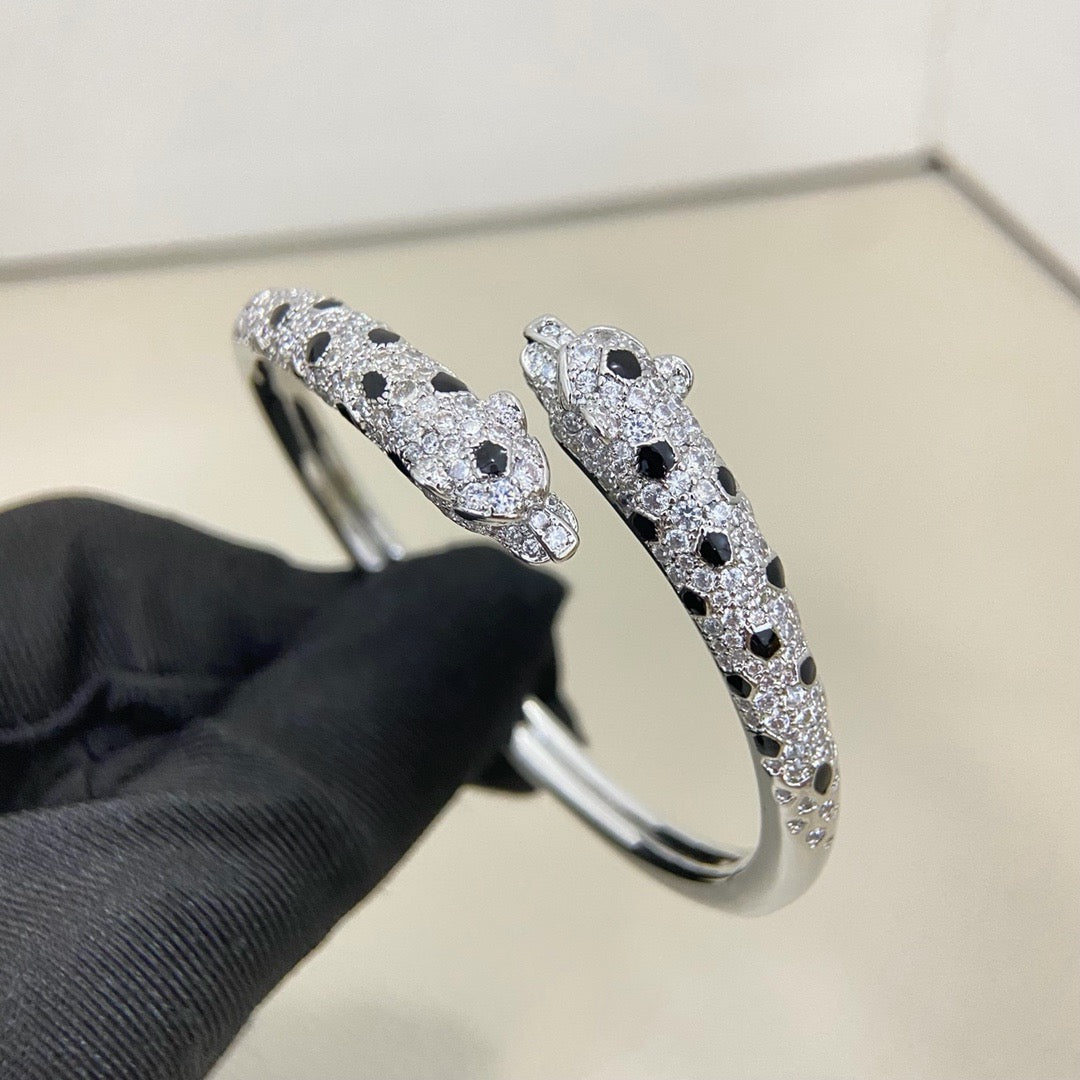 [Love Lucky]PANTHERE DOUBLE HEADED HALF DIAMOND OPEN BRACELET