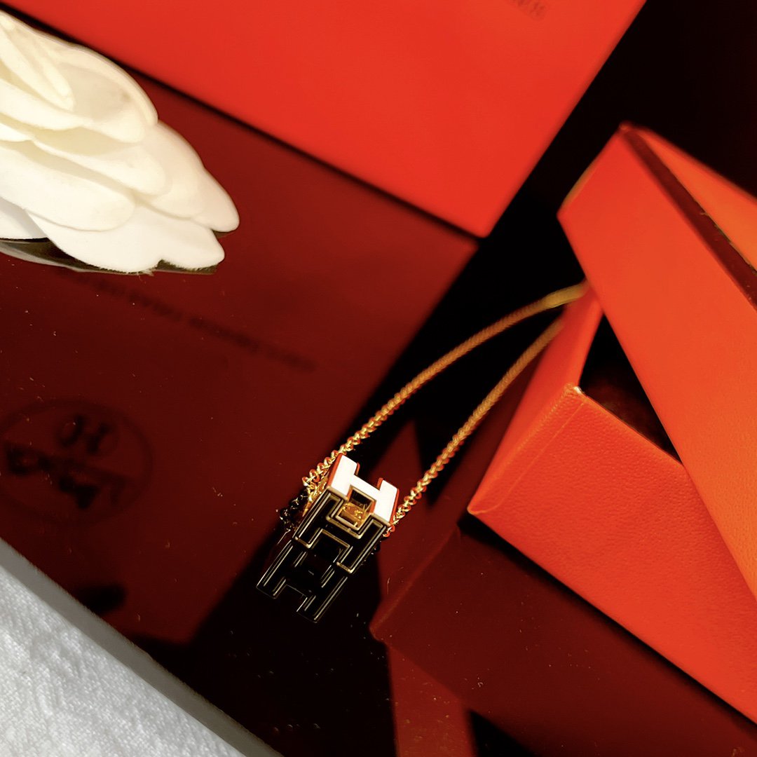 [Love Lucky]H COLLAR CUADRADO BLANCO DORADO