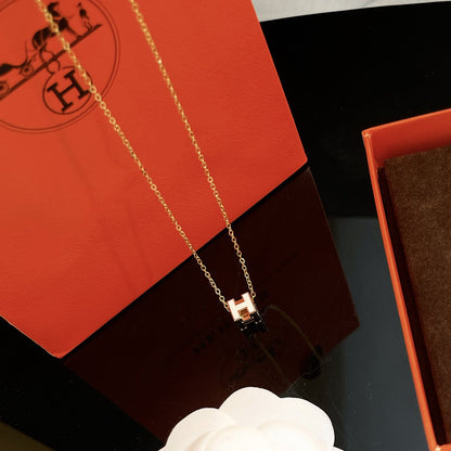 [Love Lucky]H COLLAR CUADRADO BLANCO DORADO