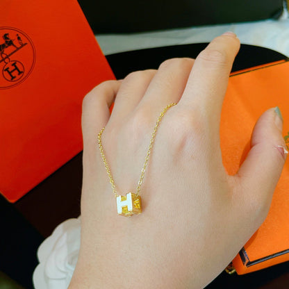 [Love Lucky]H COLLAR CUADRADO BLANCO DORADO